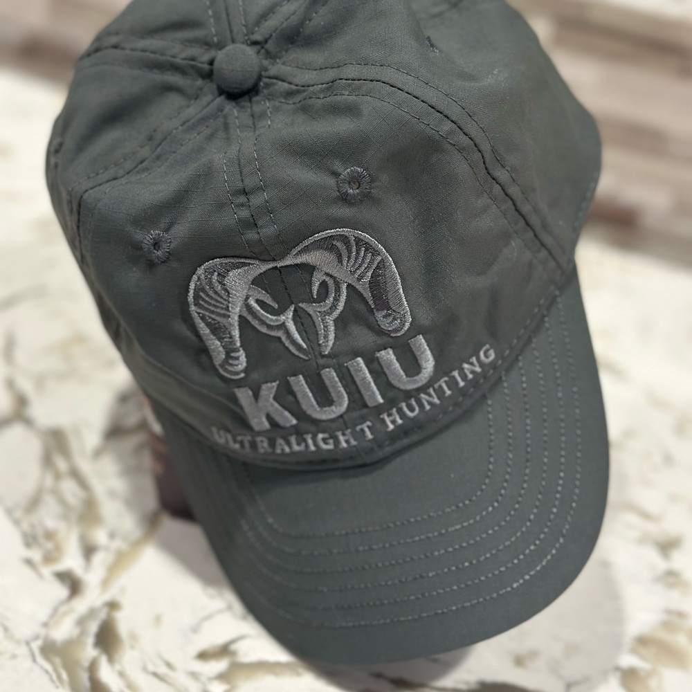 KUIU Kids Ultralight Hunting Hat - Charcoal